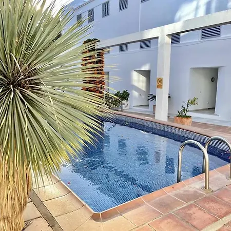 Carabeo - Prime Location & Pool - Lual *
