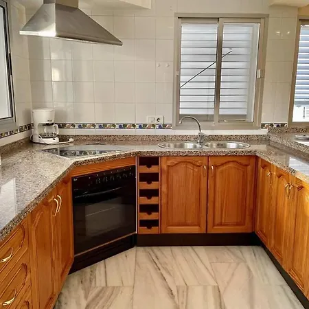 Carabeo - Prime Location & Pool - Lual شقة
