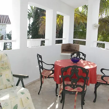Carabeo - Prime Location & Pool - Lual نيرخا
