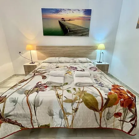 Carabeo - Prime Location & Pool - Lual نيرخا