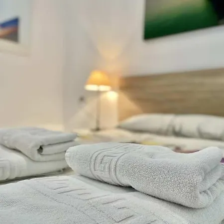 Carabeo - Prime Location & Pool - Lual * نيرخا